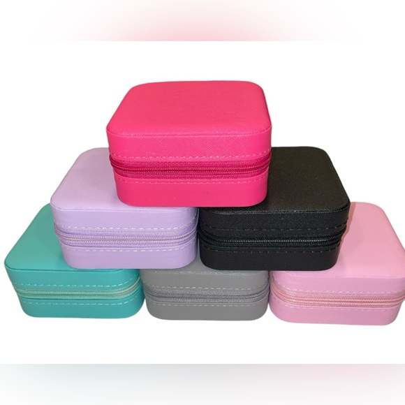 BOUTIQUE Jewel Case Small Travel Zip Around - NEW - Picture 1 of 4